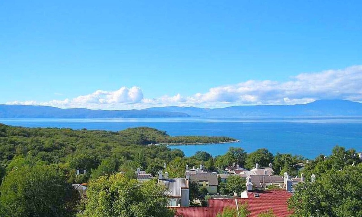 Njivice Apartment | Apartments and rooms Petrica, (13278), Njivice, hr
