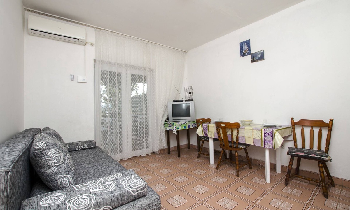 Dugi Rat Apartment | Apartments Anka 20m from the beach (31461-A2) - Duce