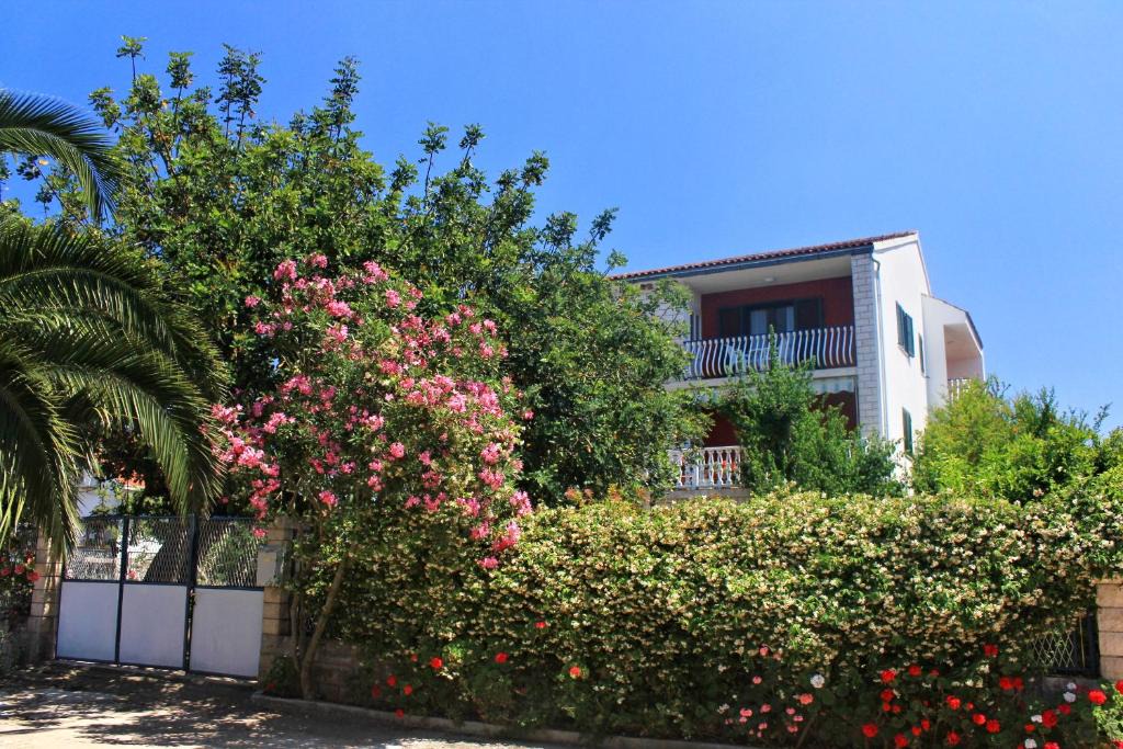 Loviste Apartment | Apartments by the sea Loviste, Peljesac - 10182