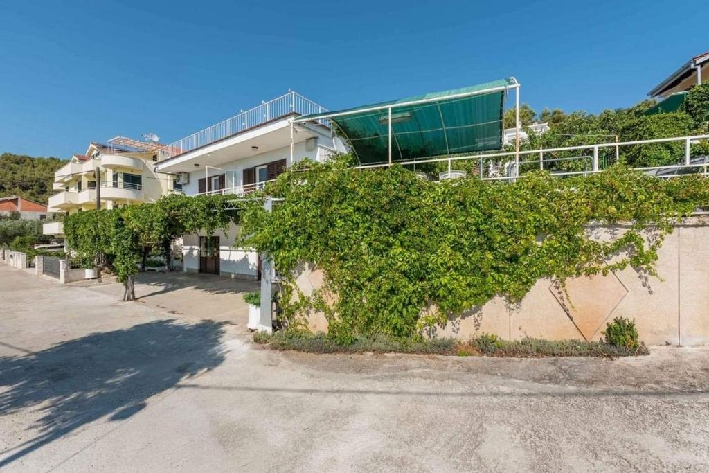 Poljica Apartment | Apartments by the sea Poljica, Trogir - 21041