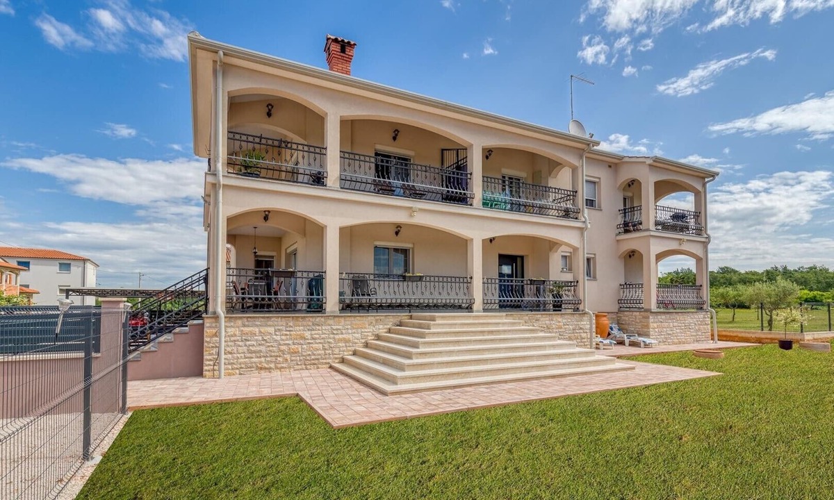 Antonci Apartment | Apartments Covic/Apartment White with Balcony A2