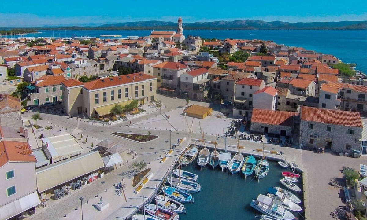 Betina Apartment | Apartments Divna - One Bedroom Apartment with Terrace and Sea View (Plavi)