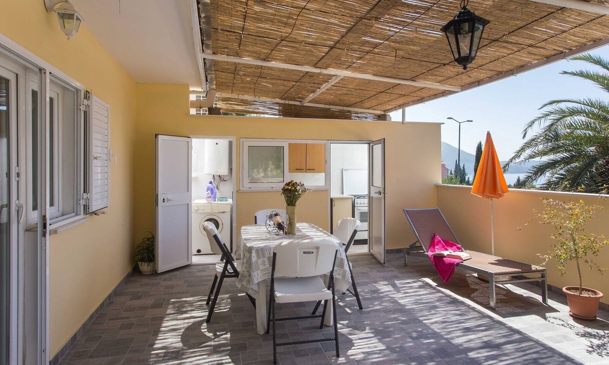 Mlini Apartment | Apartments Djurkovic - Two-Bedroom Apartment with Shared Terrace and Sea View