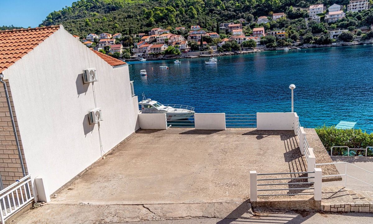 Brna Apartment | Apartments Kuzma - Four-Bedroom Apartment with Terrace and Sea View
