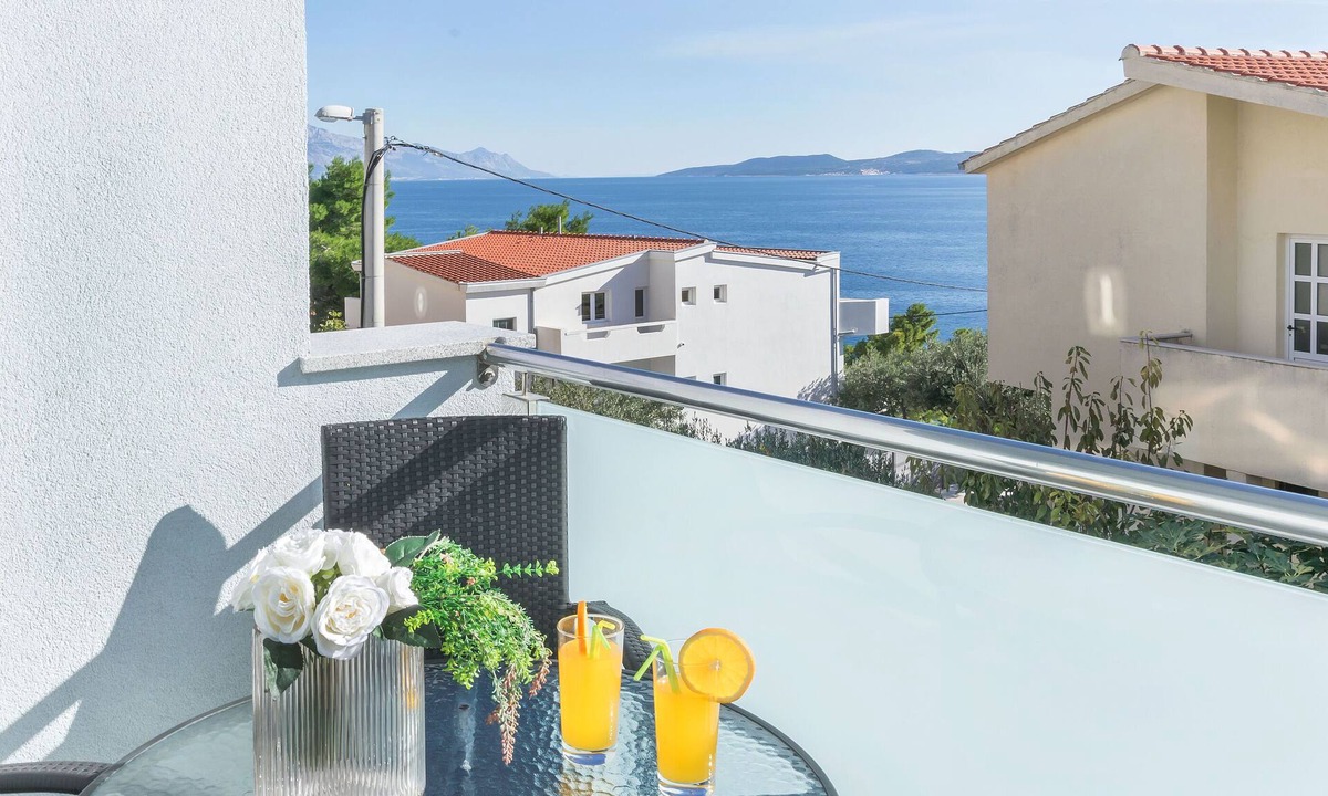 Ruskamen Apartment | Apartments Lorenzo (26581-A6) - Lokva Rogoznica