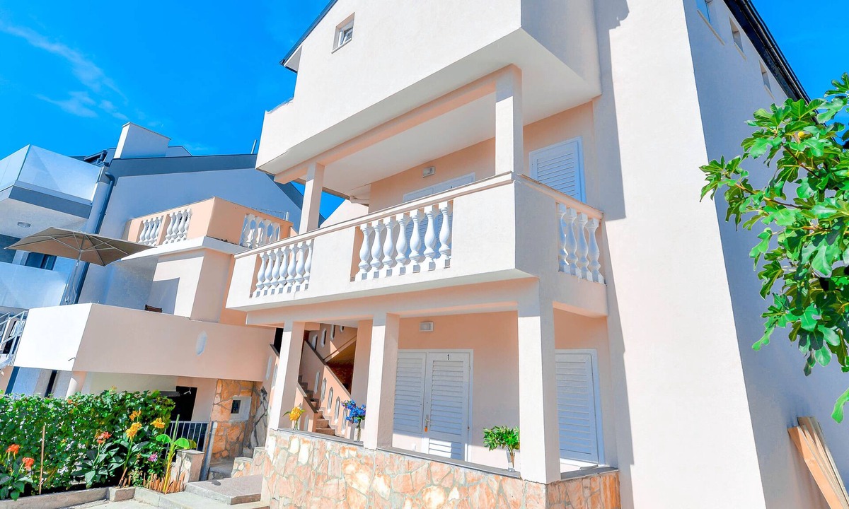 Novalja House | Apartments LULA for up to 12 people with WiFi&aircon,350m from the center