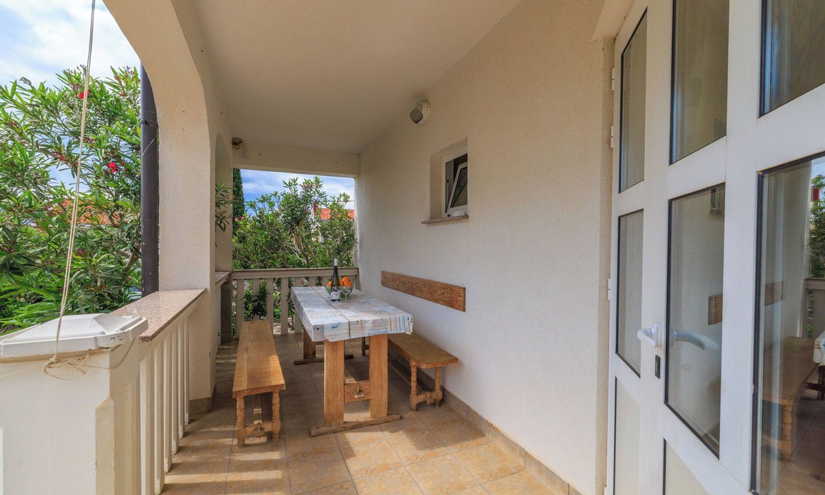 Cesarica Apartment | Apartments Mirela (69941-A2) - Karlobag