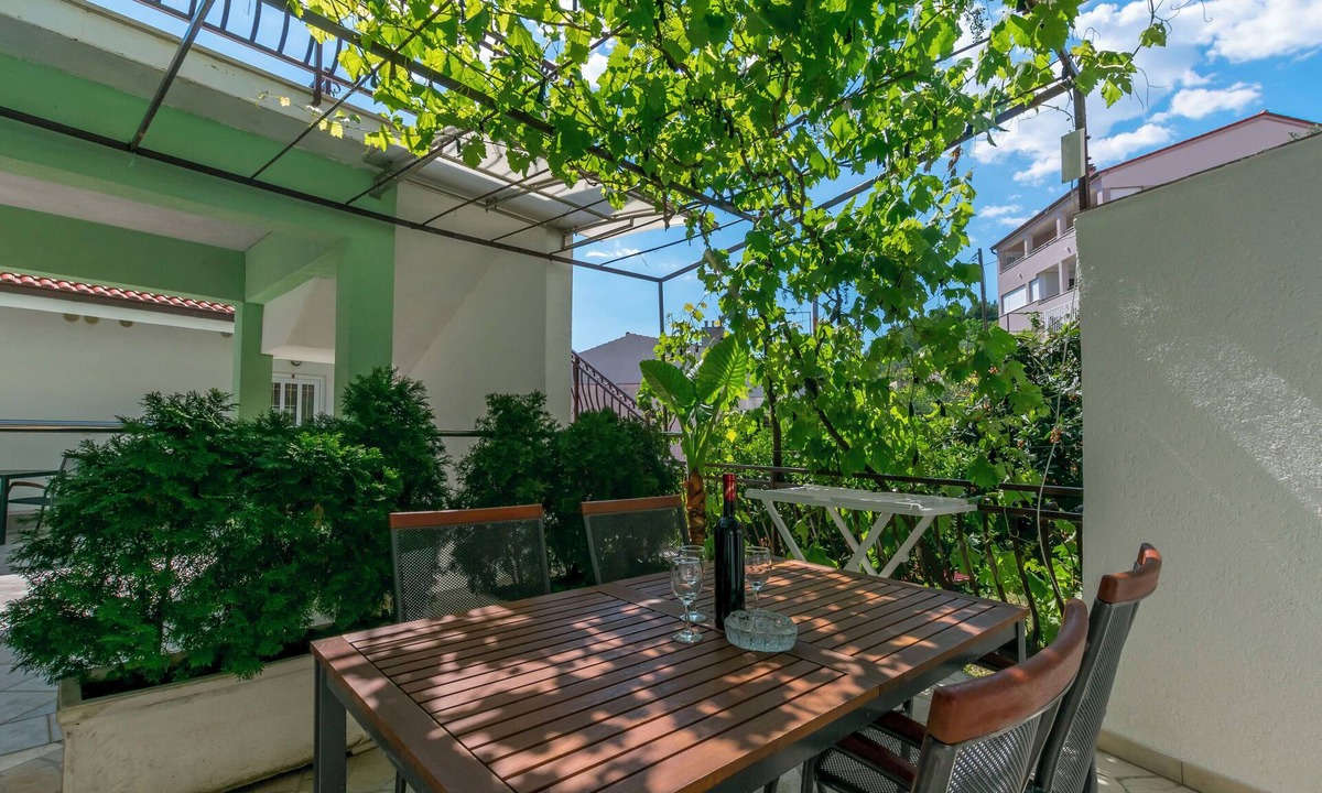 Ruskamen Apartment | Apartments Mirko (57381-A3) - Lokva Rogoznica