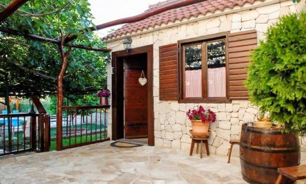 Seget Vranjica Apartment | Apartments Mirko, (10125), Seget Vranjic, hr