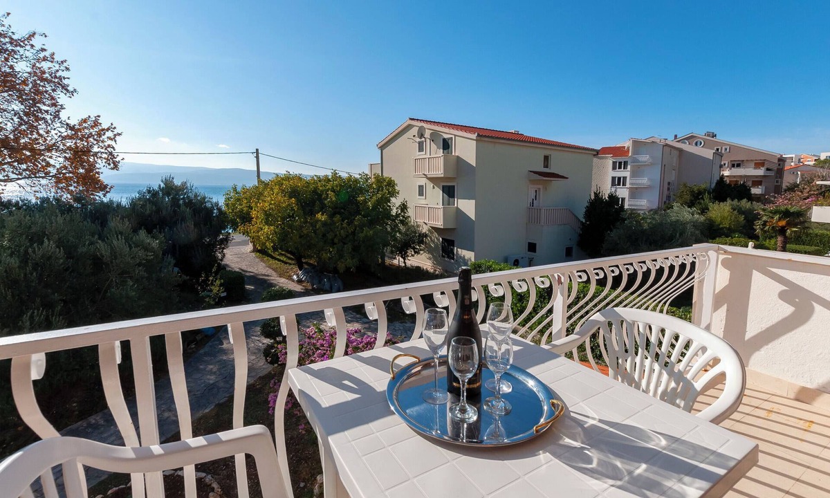 Dugi Rat Apartment | Apartments Near Beach (90351-A2) - Dugi Rat