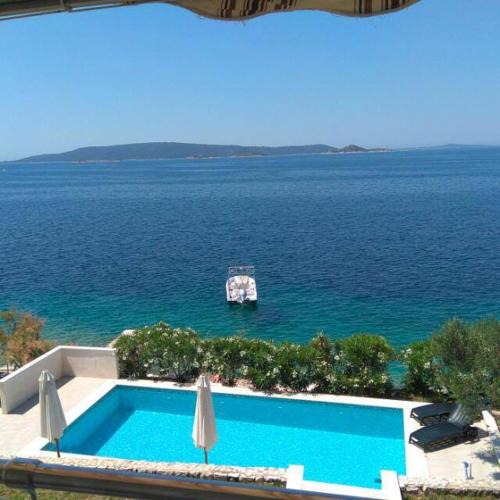 Okrug Donji Apartment | Apartments Niana with heated swimingpool