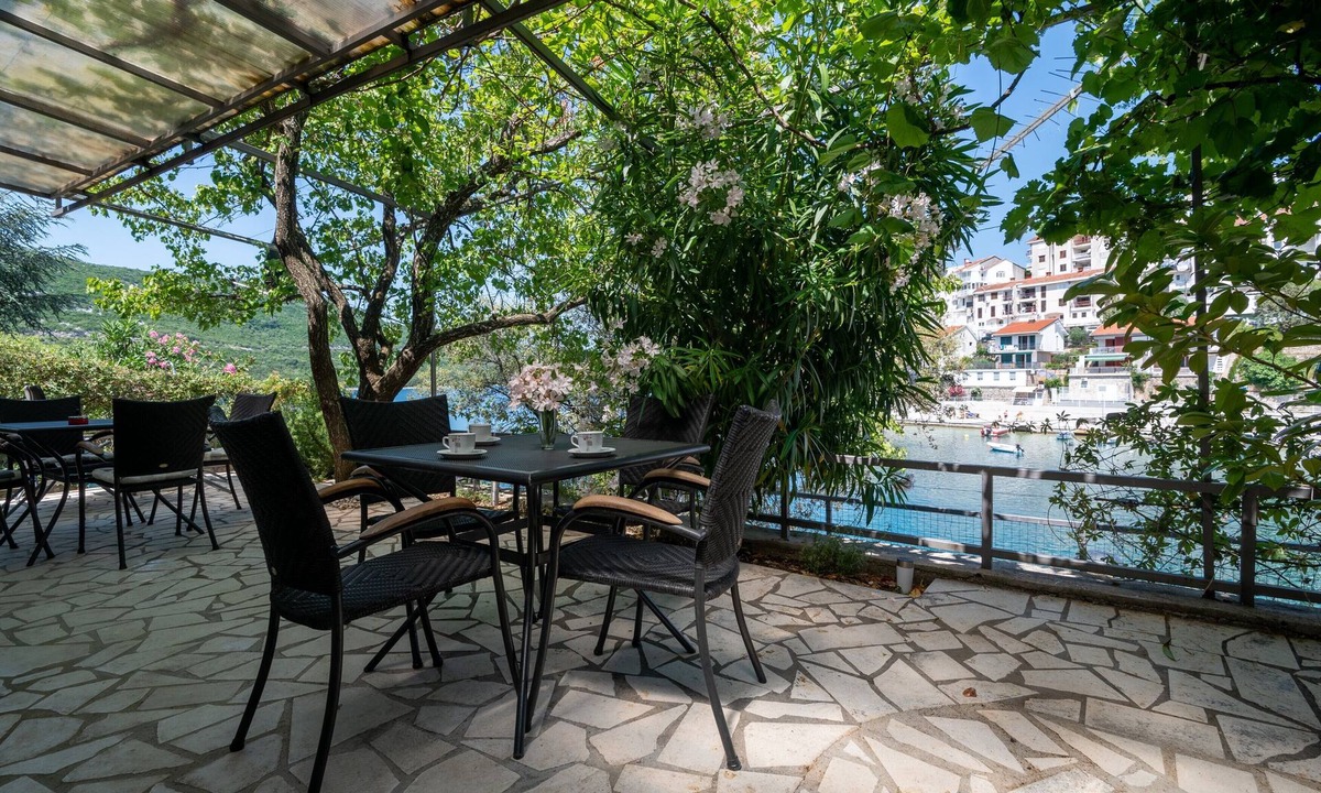 Neum Apartment | Apartments Sara i Leon - Studio Apartment with Terrace and Sea View A2