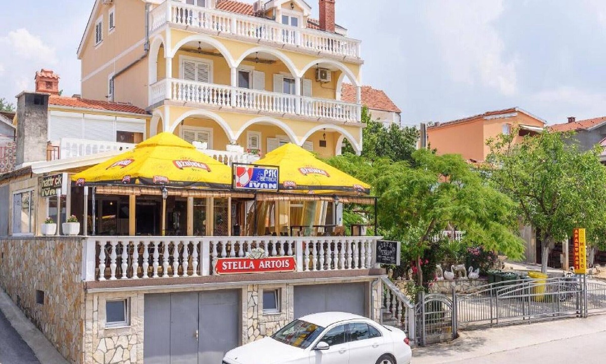 Gornji Karin Apartment | Apartments Smilje i Maslina - One Bedroom Apartment with Terrace 1