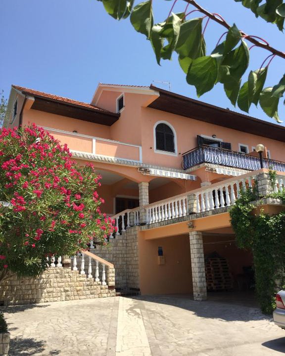 Banjol Apartment | Apartments Tartuga