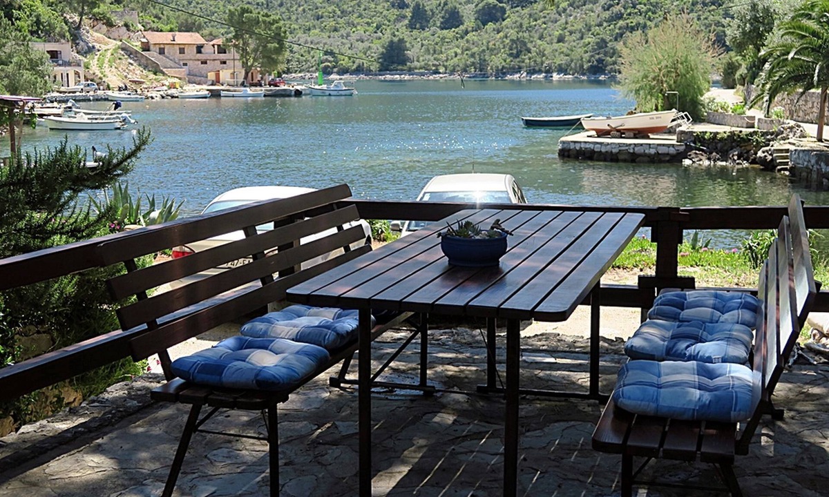 Okuklje Apartment | Apartments Vera - Comfort One-Bedroom Apartment with Terrace and Sea View (Irena)