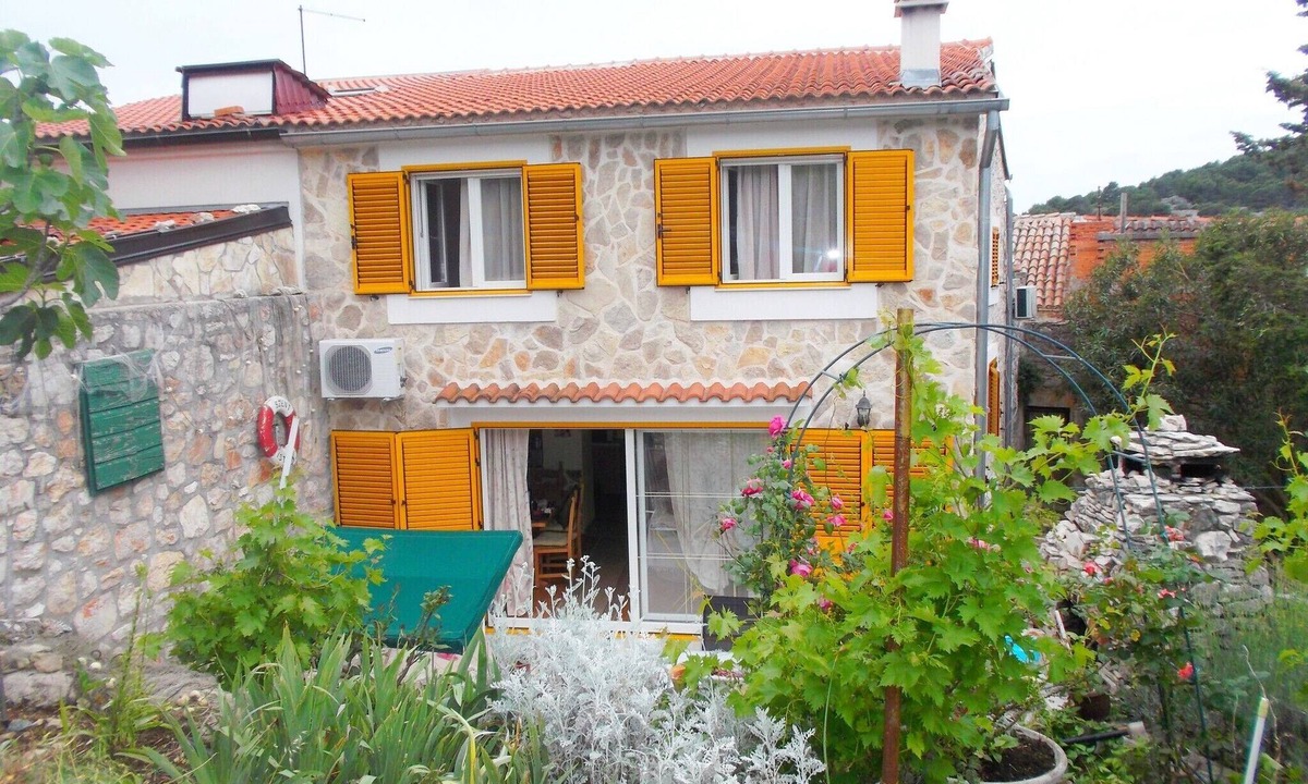 Susica Apartment | Apartments Vesna, (12764), Murter, hr