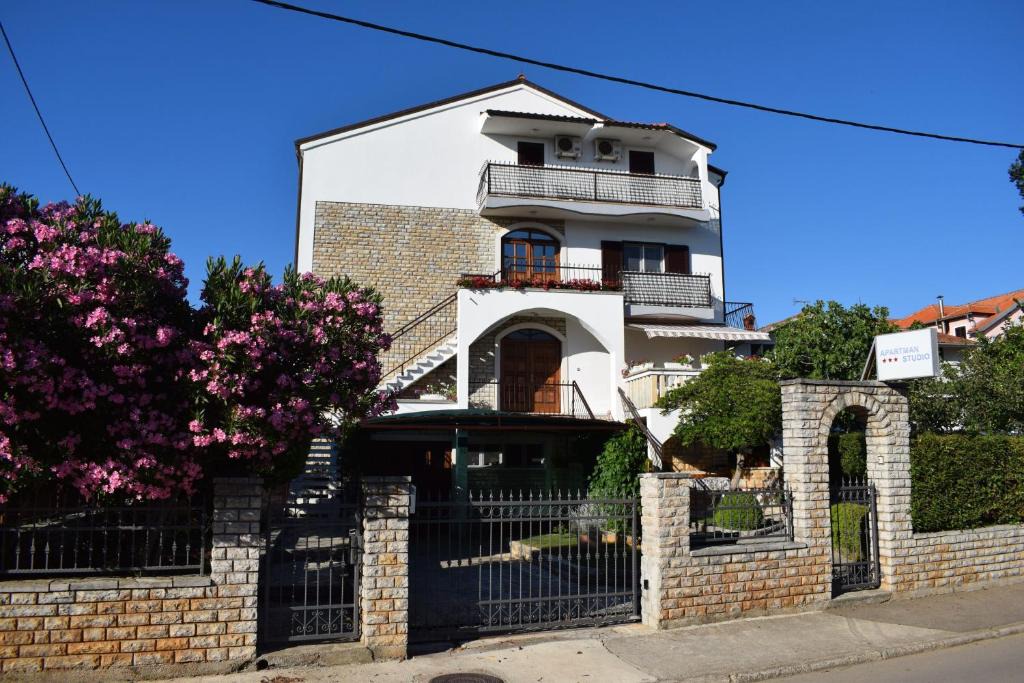 Sveti Filip i Jakov Apartment | Apartments with WiFi Sveti Filip i Jakov, Biograd - 4299