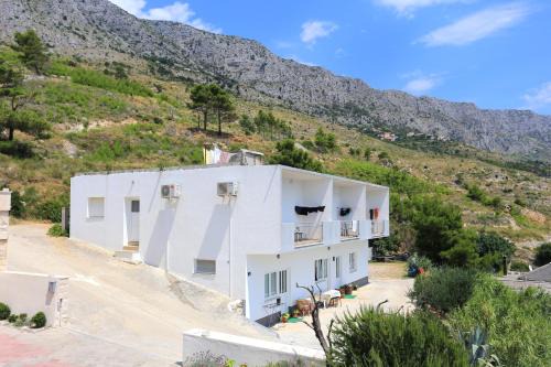 Ruskamen Apartment | Apartments with parking space Lokva Rogoznica, Omis - 17645