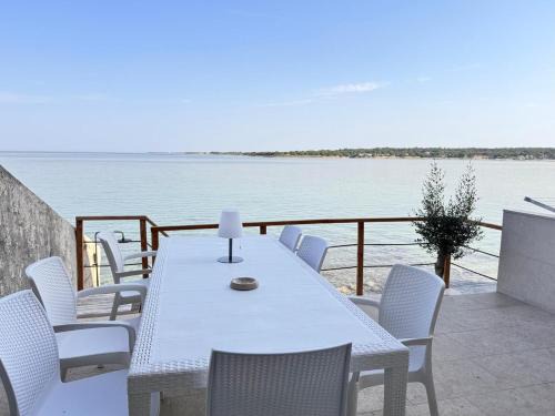 Dajla House | Aussergewöhnlicher Ferienunterkunft direkt am Meer bei Novigrad