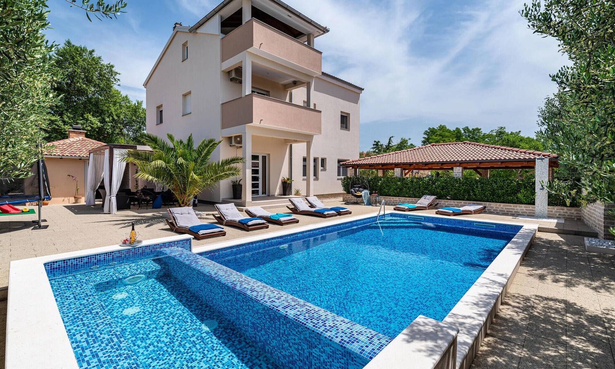 Velim Apartment | Awesome apartment in Radasinovci