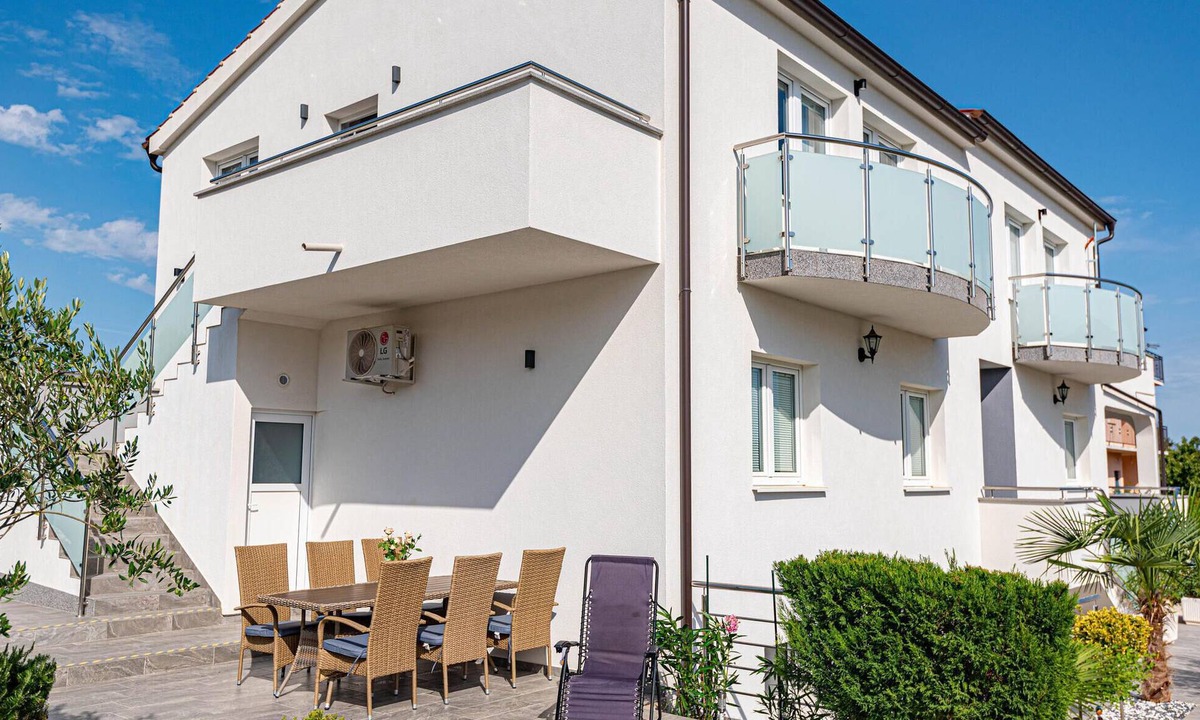 Bilice Apartment | Awesome apartment in Bilice with WiFi