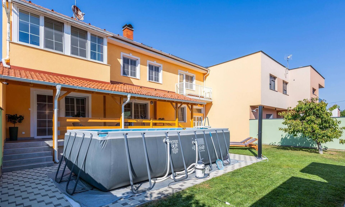 Osijek Apartment | Awesome apartment in Visnjevac with sauna