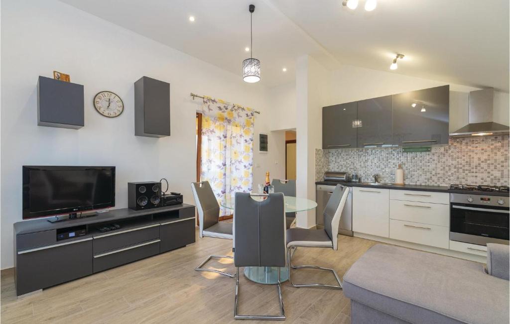 Podgradina Apartment | Awesome apartment in Podgradina w/ WiFi and 2 Bedrooms