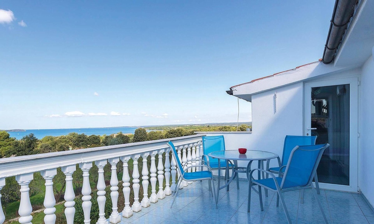 Stinjan Apartment | Awesome apartment in Stinjan with WiFi