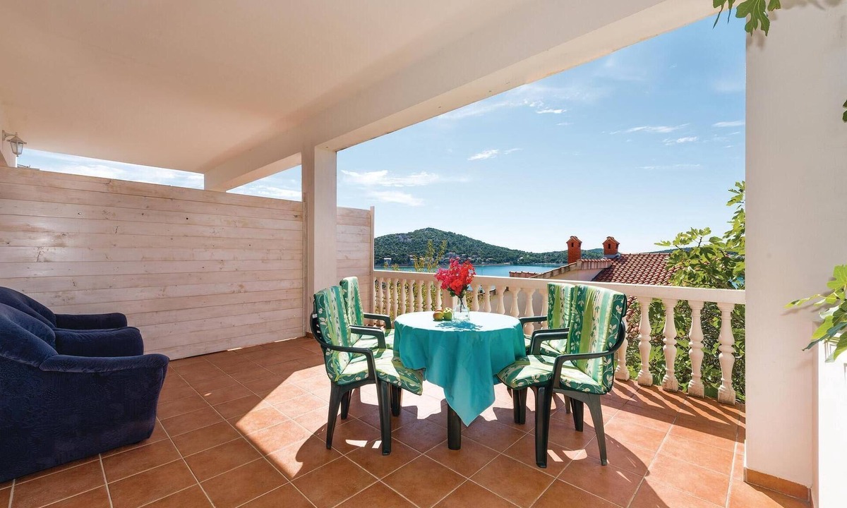 Tijesno Apartment | Awesome apartment in Tisno with WiFi