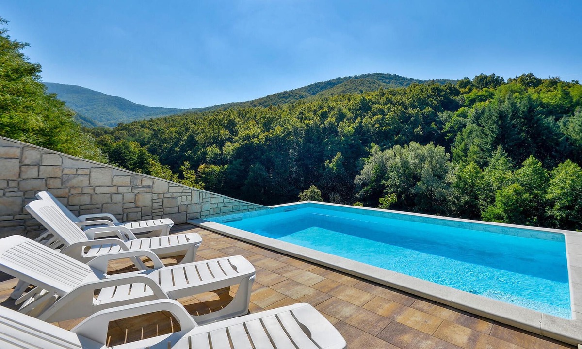 Bistra House | Awesome home in Poljanica Bistranska