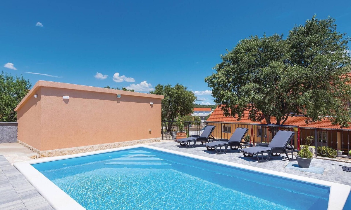 Bilice House | Awesome home in Bilice