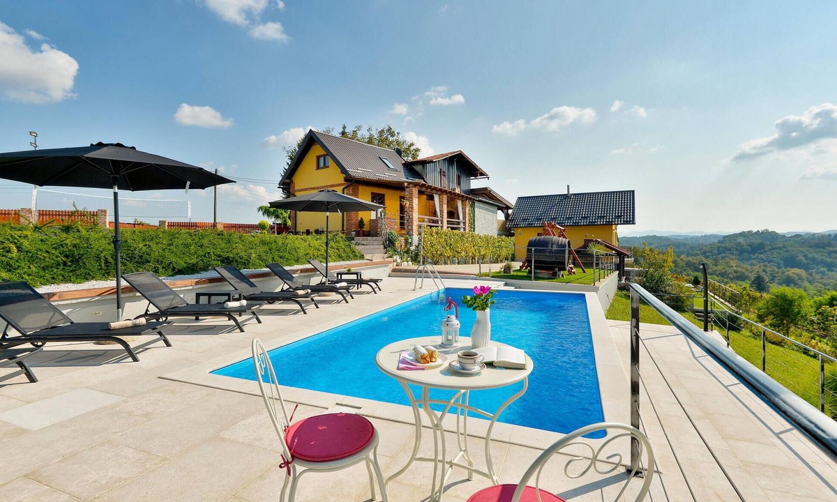 Cestica House | Awesome home in Cestica with sauna