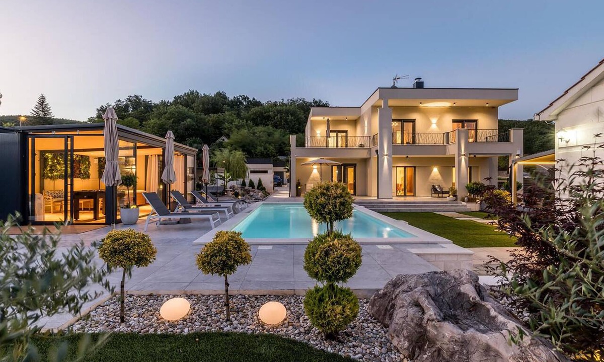 Muc House | Awesome home in Drnis