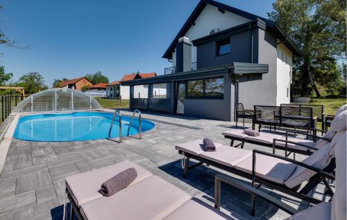 Strmec Stubicki House | Awesome Home In Stubicke Toplice With Sauna