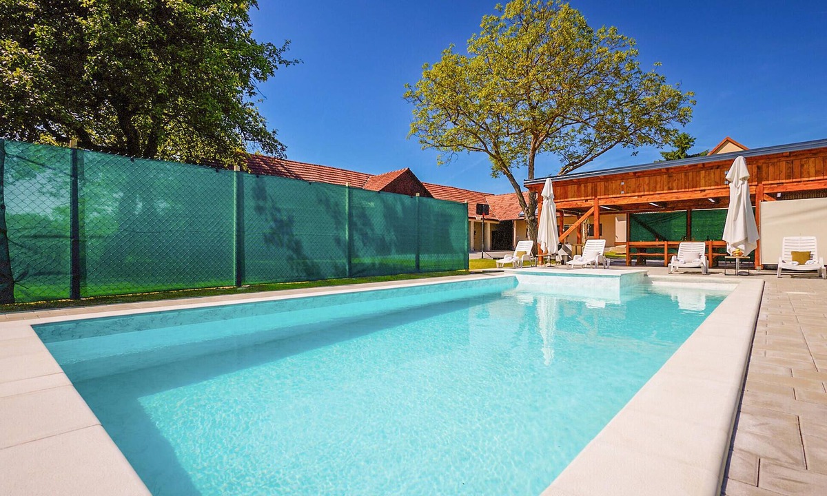 Ivanska House | Awesome home in Ivanska
