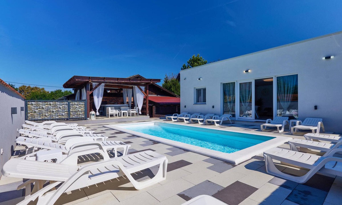 Kapela House | Awesome home in Kapela with sauna