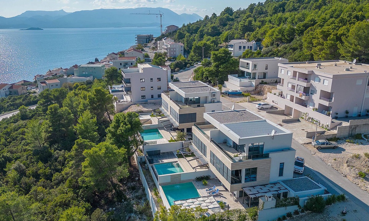 Komarna House | Awesome home in Komarna