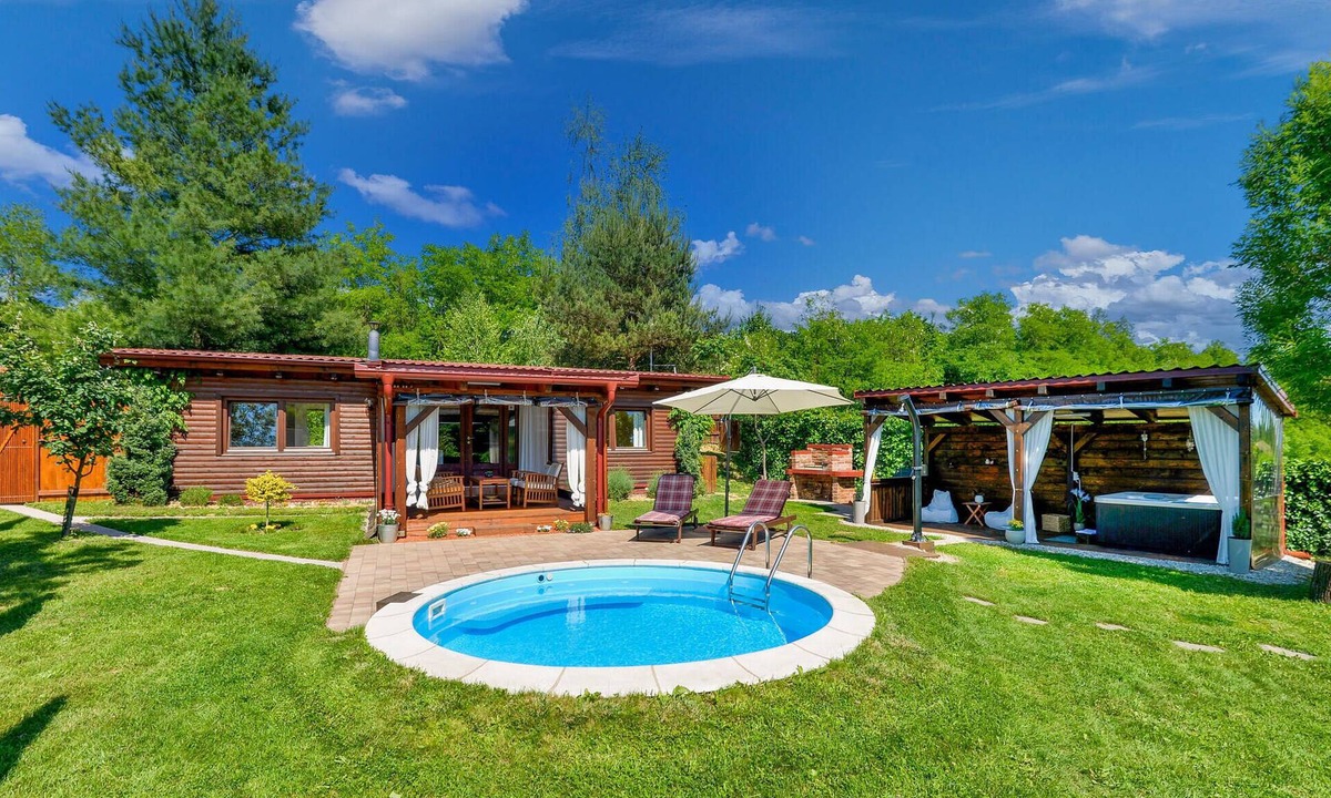 Sveti Juraj na Bregu House | Awesome home in Lopatinec with sauna
