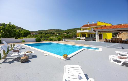 Primorski Dolac House | Awesome Home In Primorski Dolac With Sauna