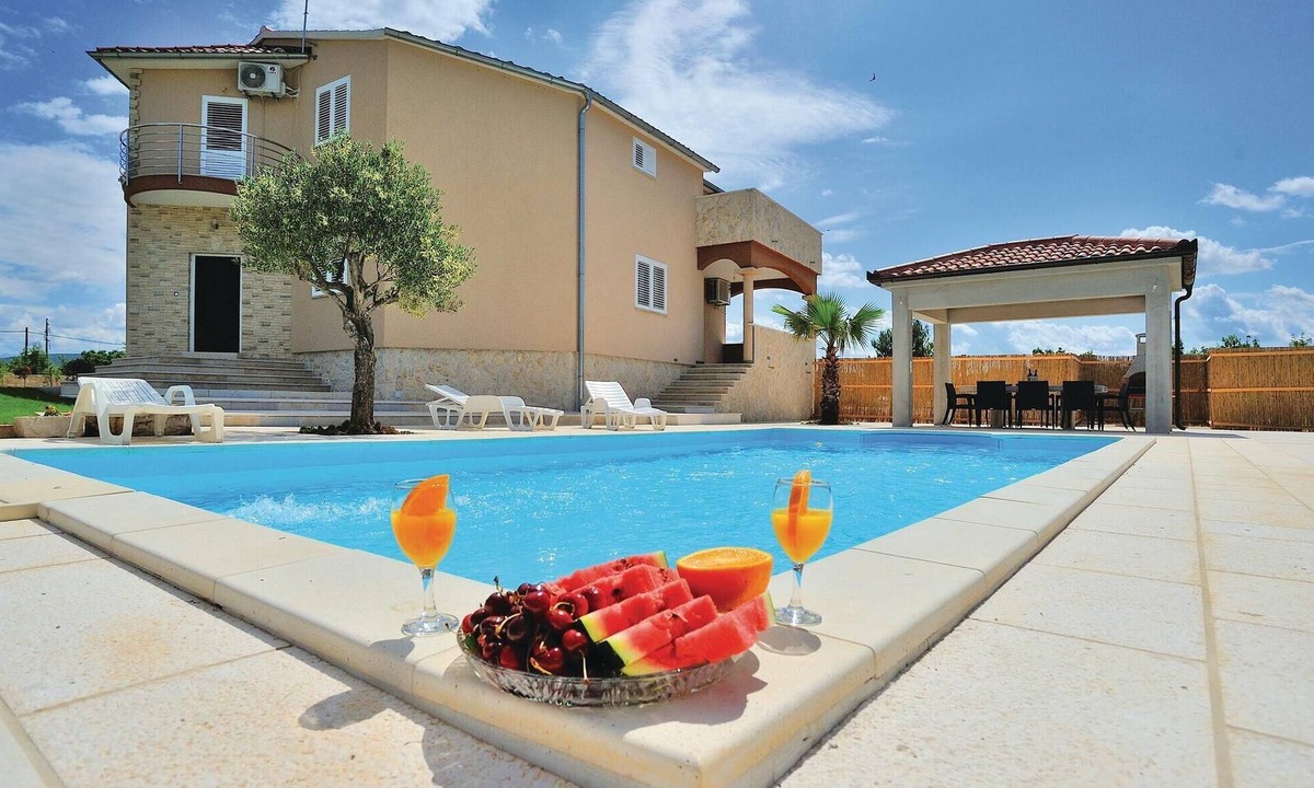 Pridraga House | Awesome home in Pridraga