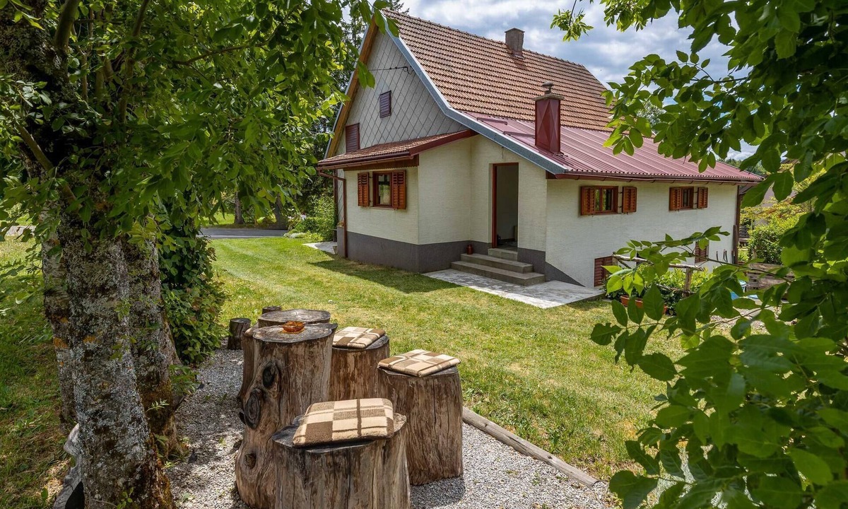 Ravna Gora House | Awesome home in Ravna Gora