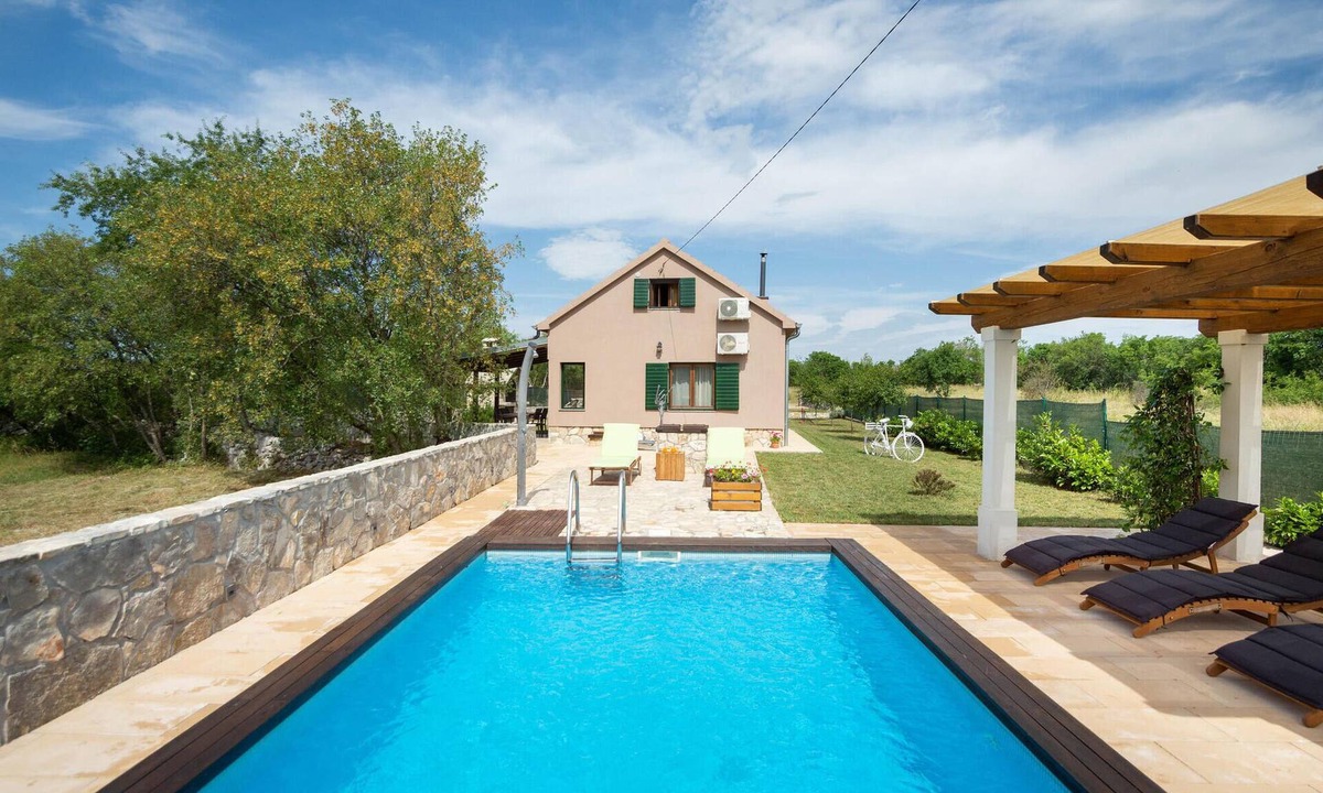 Trilj House | Awesome home in Trilj