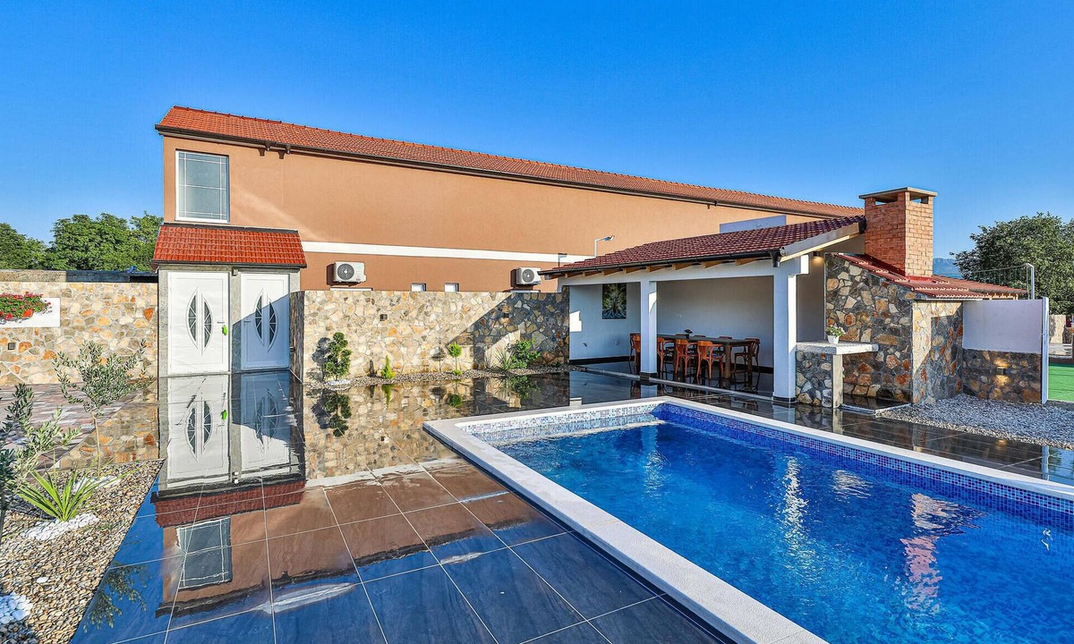 Trilj House | Awesome home in Ugljane