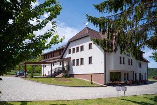 Vrelo Korenicko Bed & Breakfast | B&B Villa Angy