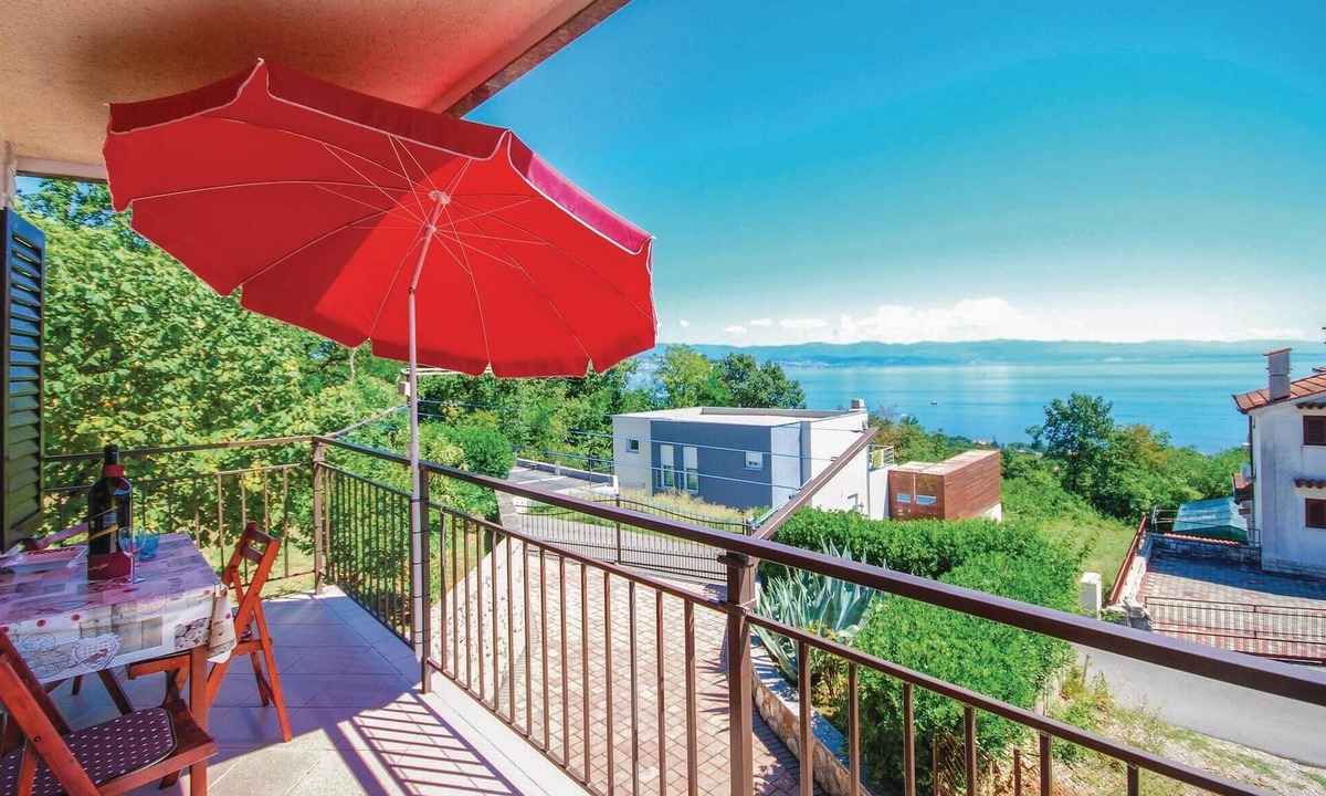 Lovran Apartment | Beach front apartment in Lovran
