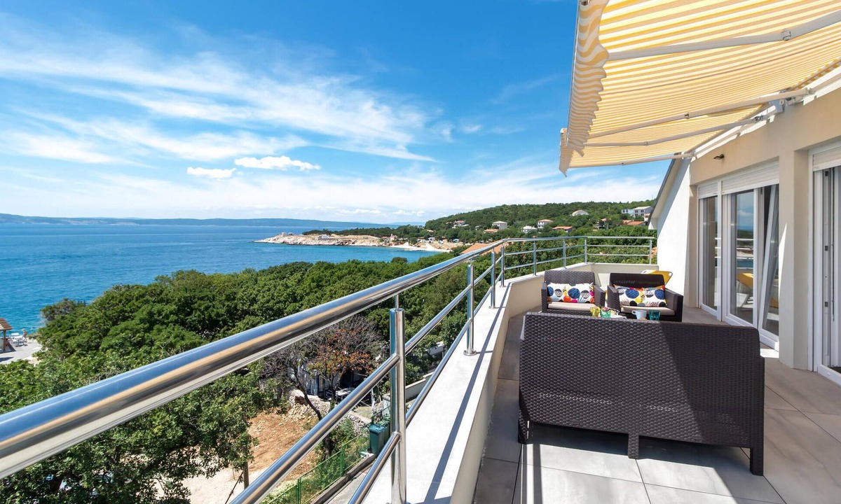 Povile Apartment | Beach front apartment in Povile with WiFi