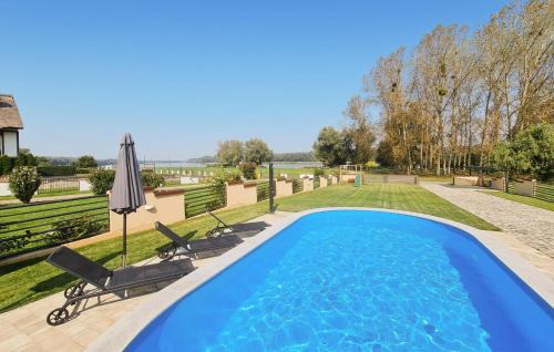 Aljmas House | Beach Front Home In Aljmas