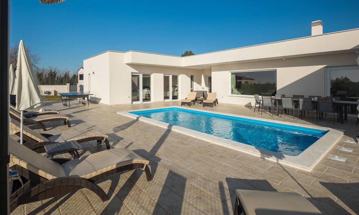 Babici House | Beach front home in Babici
