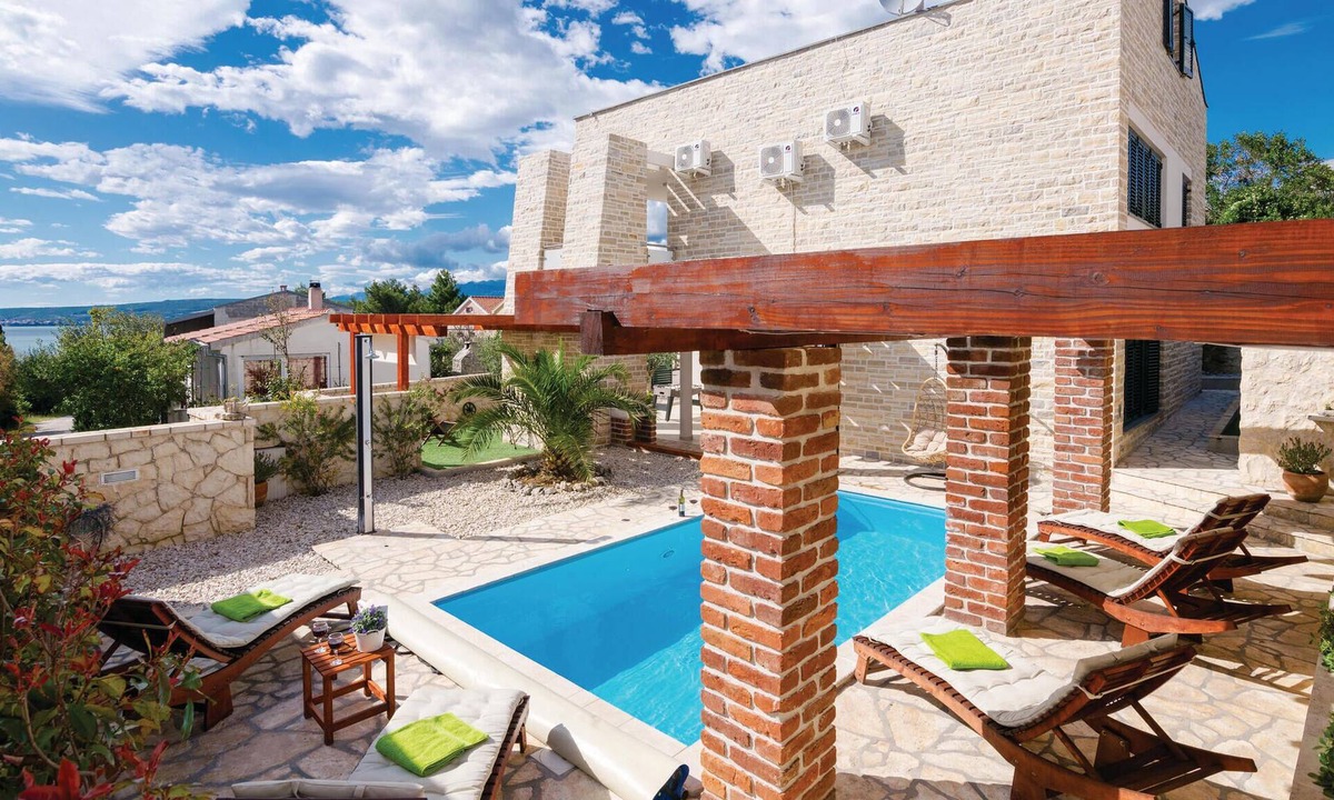 Novigrad House | Beach front home in Novigrad with sauna