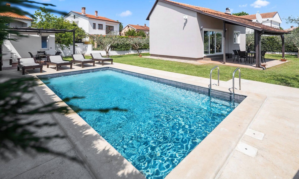 Valbandon House | Beach front home in Valbandon